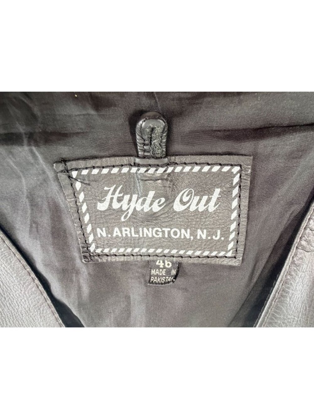 Vintage Mens Black Biker Leather Vest By Hyde Out Snap Closure Pockets 46B - Picture 5 of 8